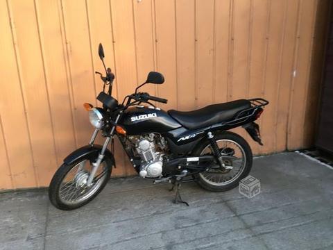 Moto Suzuki