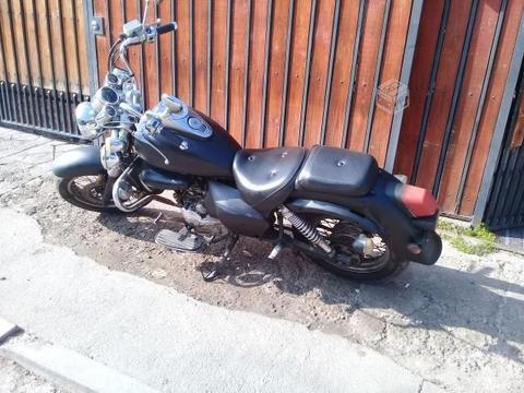 Moto UM renneageade 200 cc