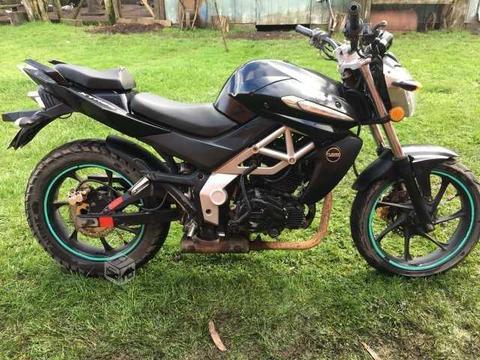 Moto um xtreet 200cc