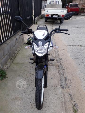 moto UM 150cc en perfecto estado