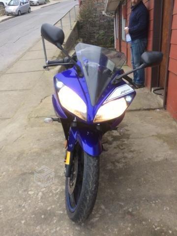 Yamaha R15 2013