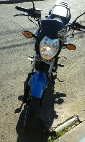 Moto color azul