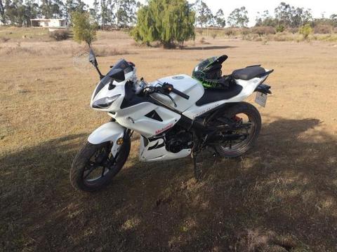 Moto motomel m8