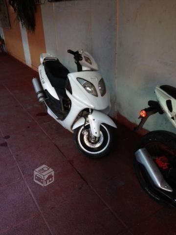 Busco: Scooter génova 150