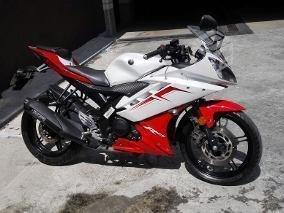 moto yamaha r15 a toda prueba