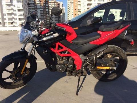 Moto UM XTREET