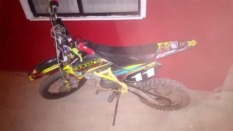 Pitbike de competicion 150cc y Yamaha r15