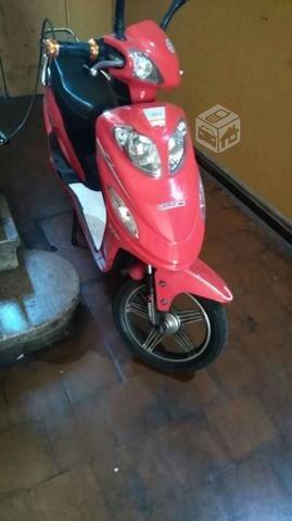 Moto scooter eléctrica