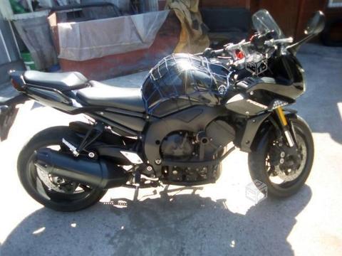 Moto YAMAHA FZ1