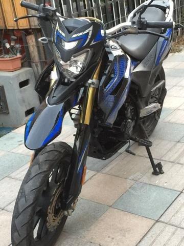 Moto UM Hypersport 230 cc