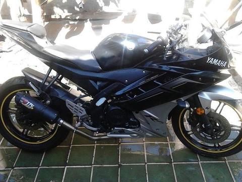 Yamaha R15 con detalles