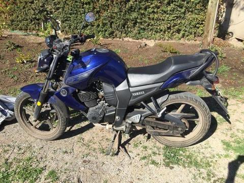 Moto Yamaha FZ16 2016