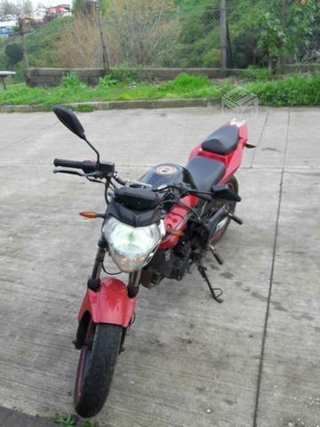 Moto um xtreet 200cc