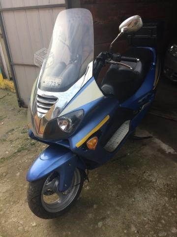 Maxi scooter