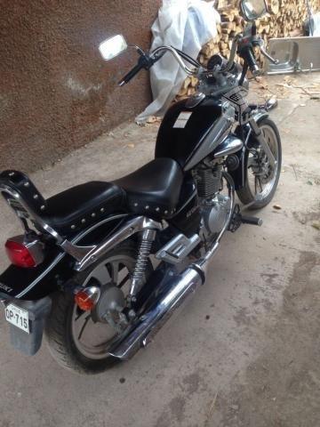 Suzuky gz 150 negra