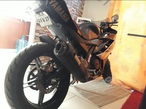 Yamaha yzf r15 2016 como nueva Poco conversable