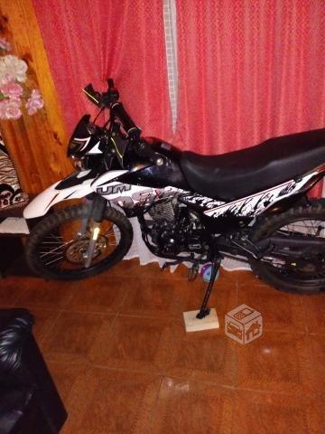 Moto um 200