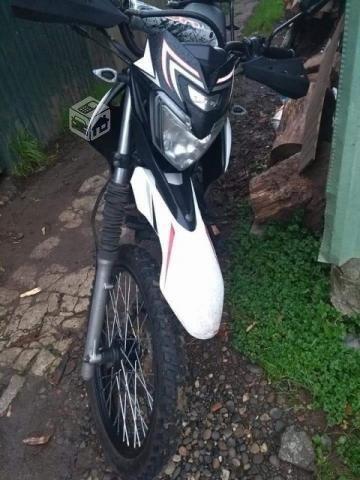 Moto Um Dsrx 200