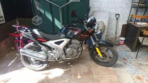 Honda Twister 250 al día y a mi nombre