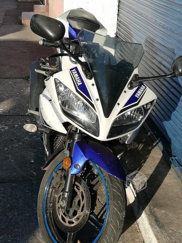 Yamaha R15