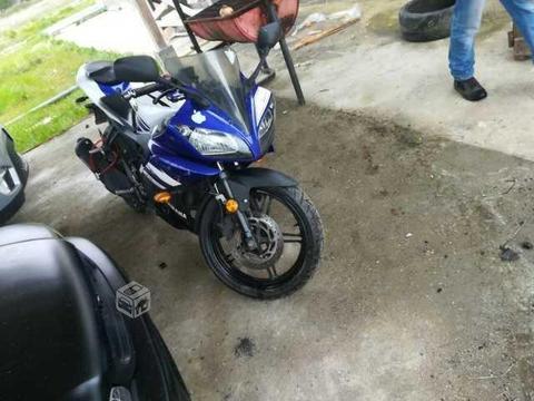 Moto yamaha r15