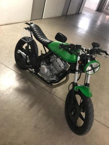 Moto Honda Twister (caferacer)