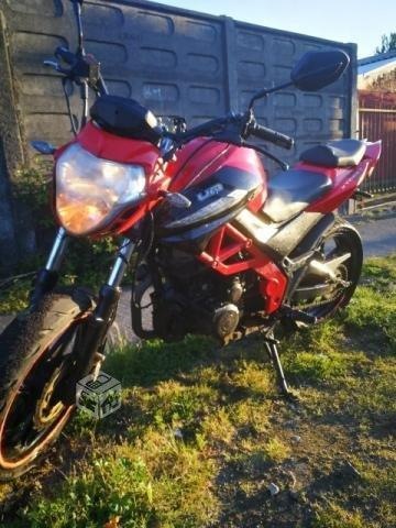 Um Xtreet 200cc