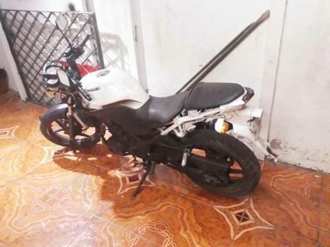 Moto Kawasaki baratita