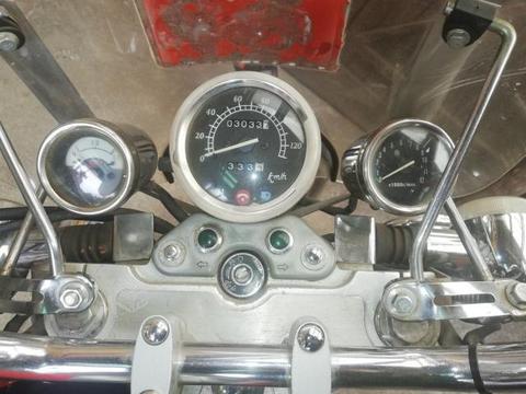 Moto UM Modelo Renegade Choper