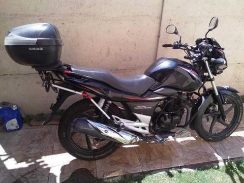 Moto Suzuki GS150R