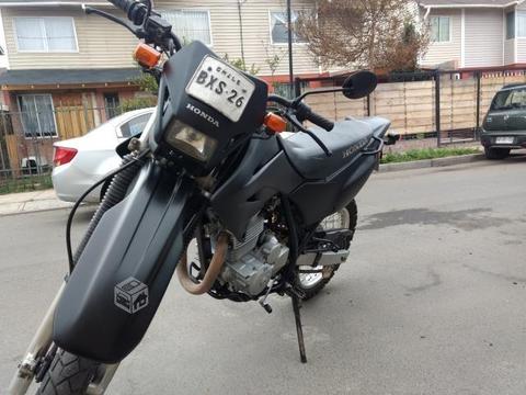 motocicleta HONDA tornado 250 2015