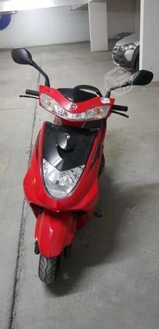 Moto scooter yamaha XA 125
