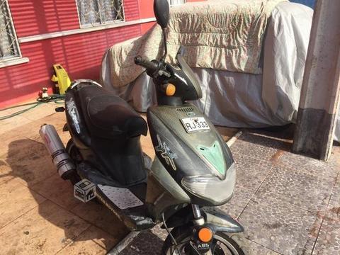 Moto scooter UM 150