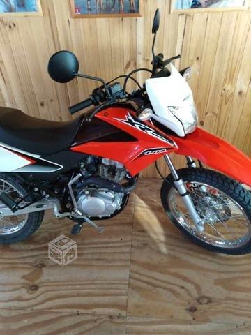 Moto Honda XR 150l año 2018 solo 282 kilómetros