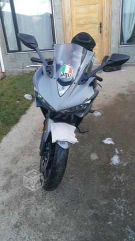 Moto Yamaha R3