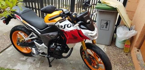 Honda cb190R Repsol como Nueva