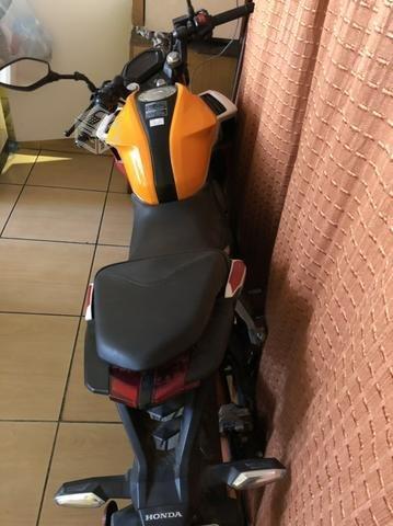 Moto honda con 190 Repsol