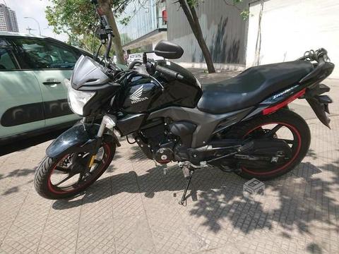 Moto honda invicta cb 150