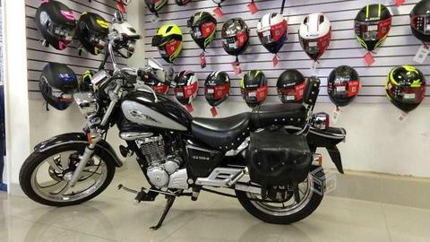 Suzuki Gz150 2017 sólo 10.000 Km Casco de Regalo