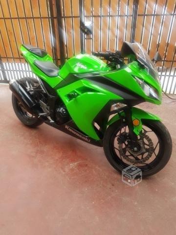 Kawasaki ninja 300 abs