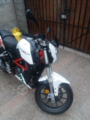 Moto Benelli TNT 250