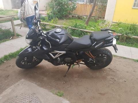 moto BENELLI TNT 600