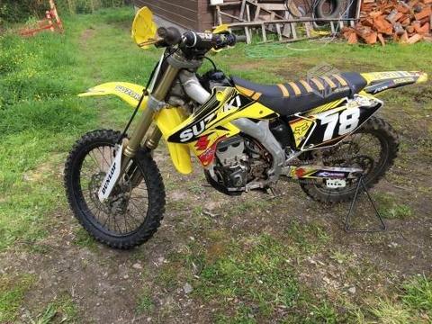 Suzuki RMZ 250 Flamante