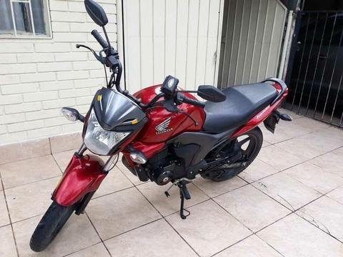 Moto Honda Invicta CB150 2015 único dueño