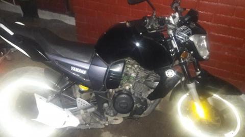 Moto yamhaja apañadora