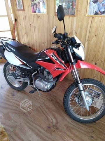 Moto Honda XR 150l año 2018 solo 300 kilómetros