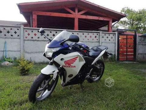 CBR 250R año 2013 permuto