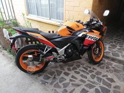 o Honda CBR 250r Repsol RA ABS