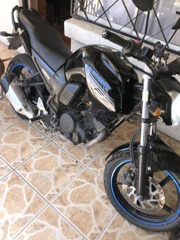 Moto Yamaha fz año 2014 con accesorios