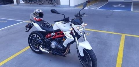 Benelli tnt 300 moto